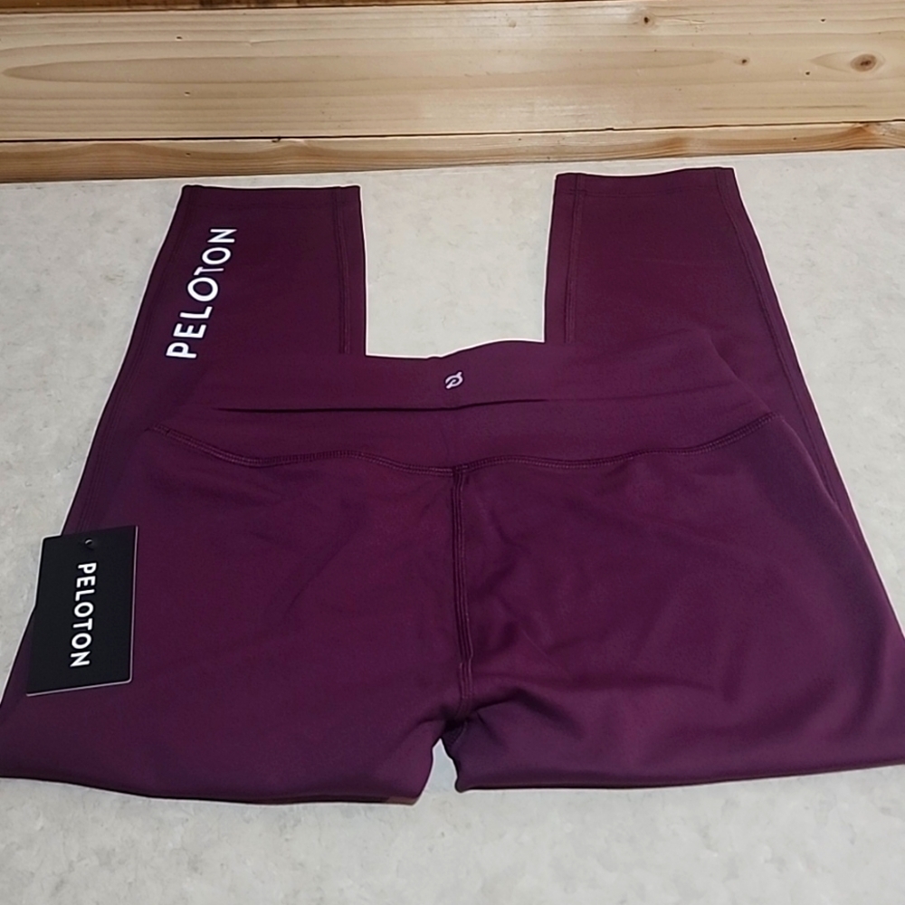 Peloton Move Capri leggings size small NWT
